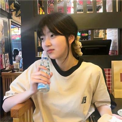 女孩的成长图腾 海报